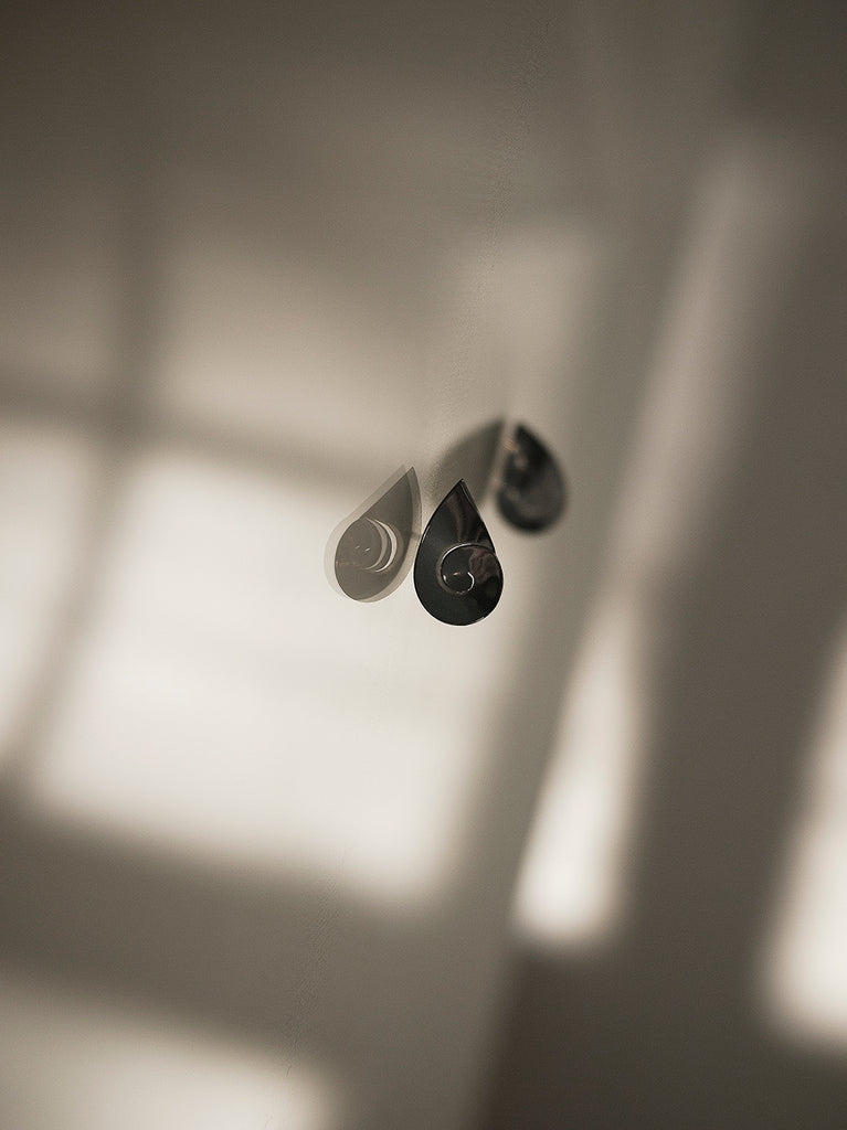 TINY SHELL EARRINGS