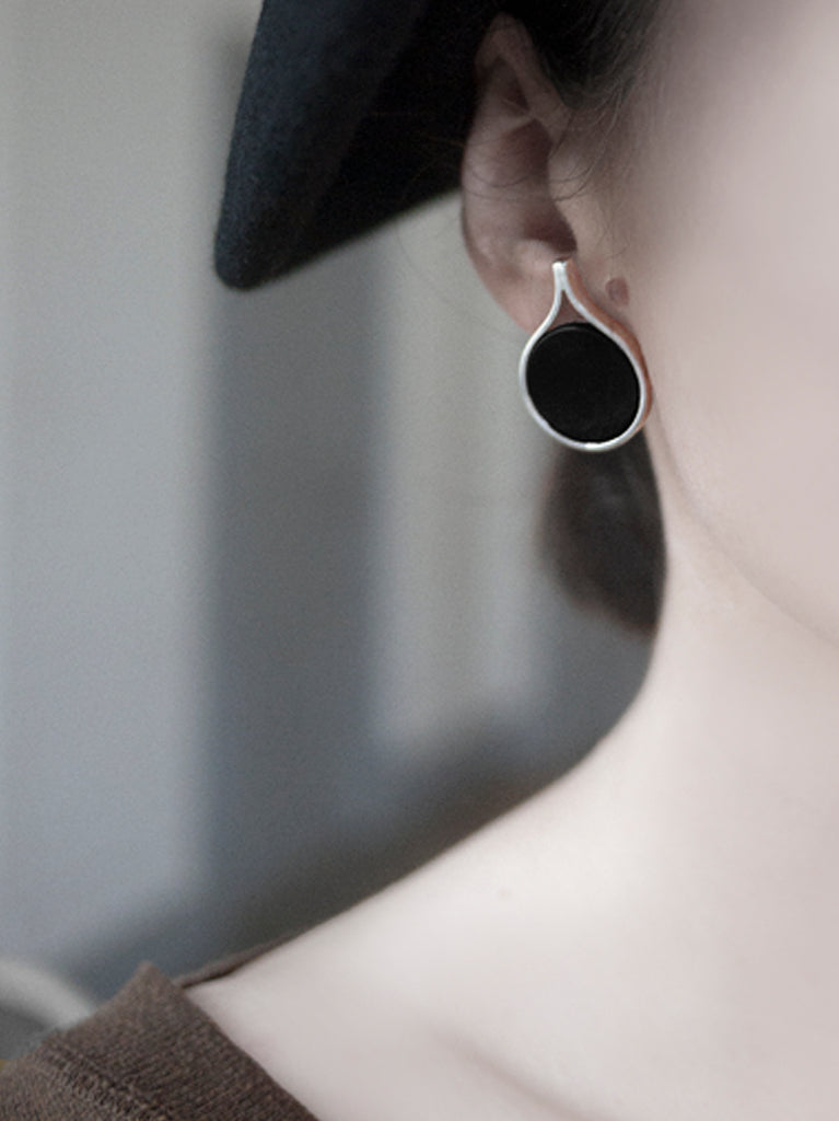 FIRM FLAT ONYX EARRINGS