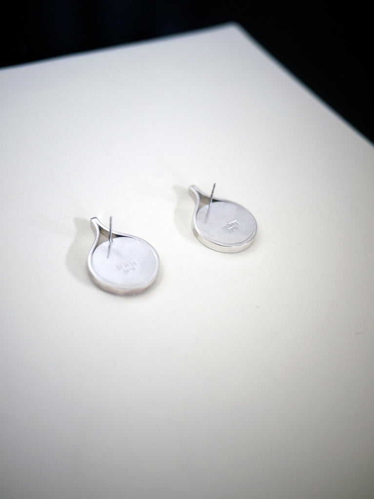 FIRM FLAT ONYX EARRINGS