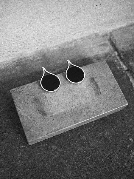 FIRM FLAT ONYX EARRINGS